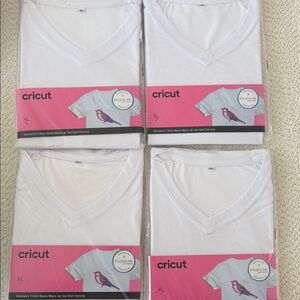 Cricut White V-Neck T-Shirts XL Pack